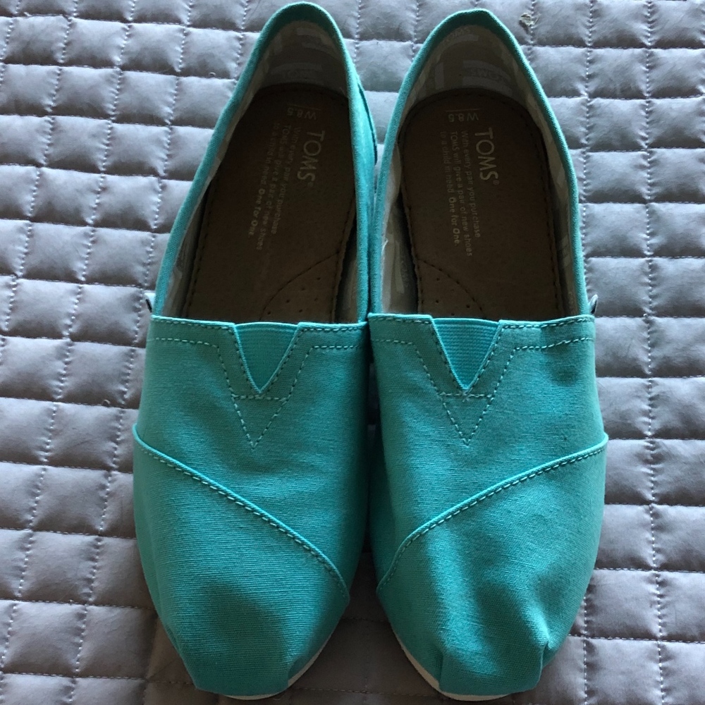 Turquoise Toms